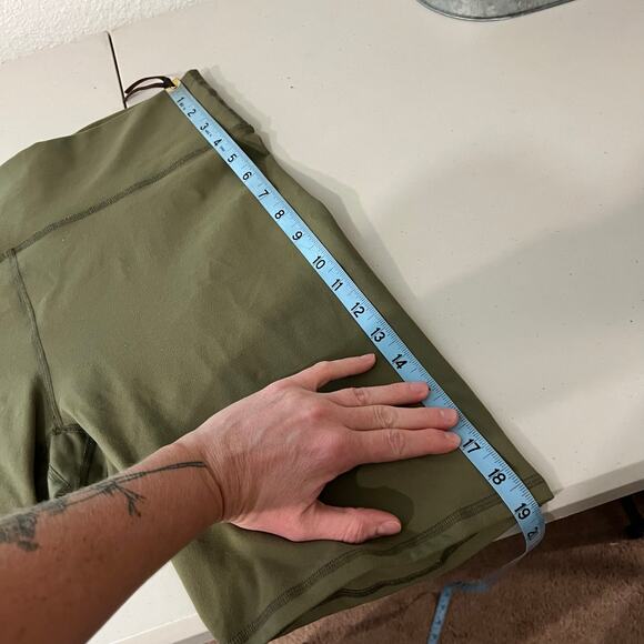 Fabletics Olive Green Powerhold Inseam 8' Mid Rise Biker Shorts Size XL - Picture 7 of 9